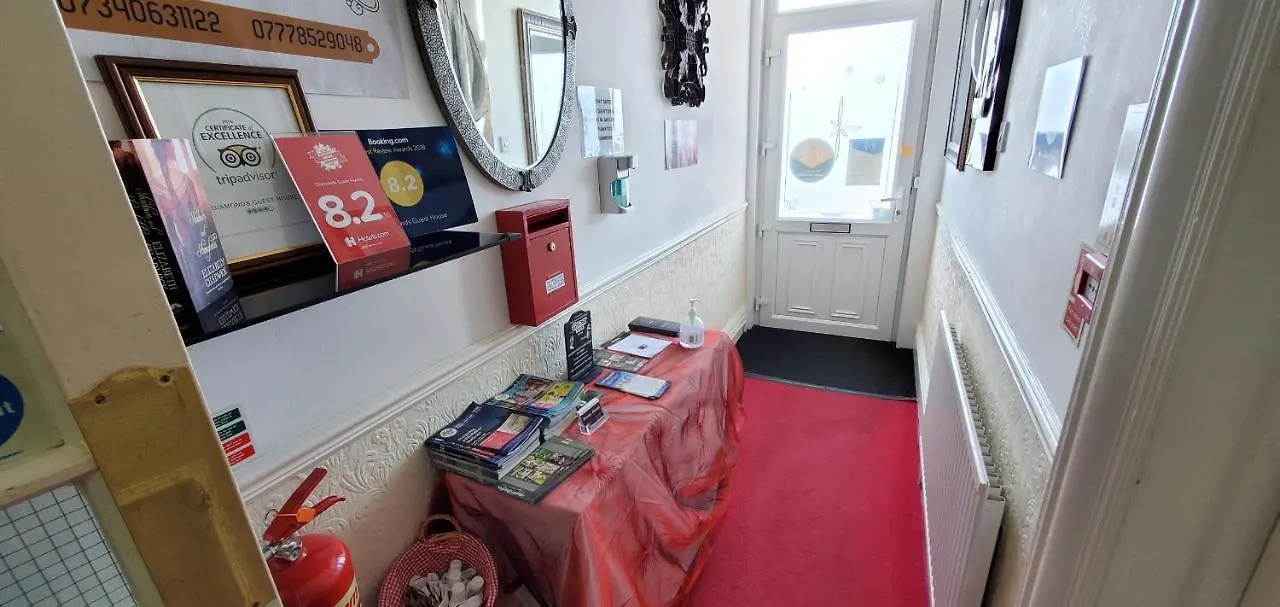 Diamonds Guest House York 3*,